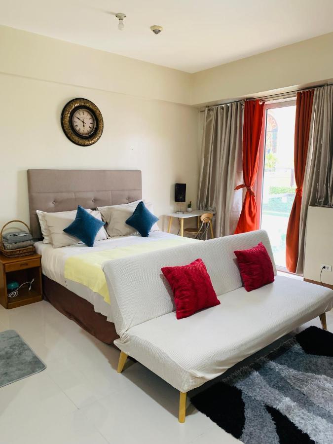 One Palm Tree Villas Condominium - Studio 2Nd Fl With Balcony - Across Terminal 3 Airport Pasay Exteriör bild