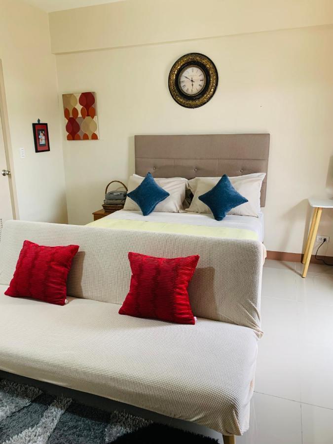 One Palm Tree Villas Condominium - Studio 2Nd Fl With Balcony - Across Terminal 3 Airport Pasay Exteriör bild