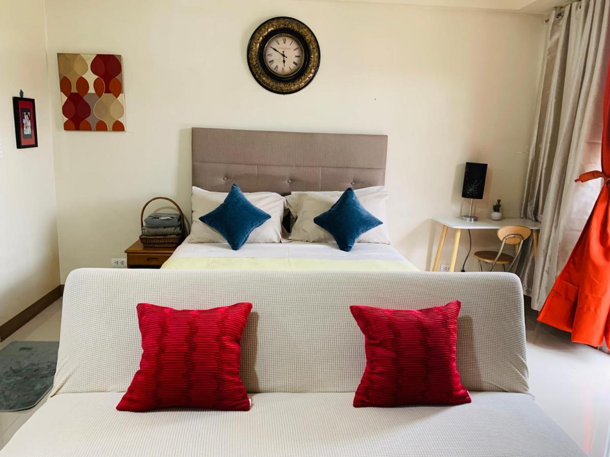 One Palm Tree Villas Condominium - Studio 2Nd Fl With Balcony - Across Terminal 3 Airport Pasay Exteriör bild