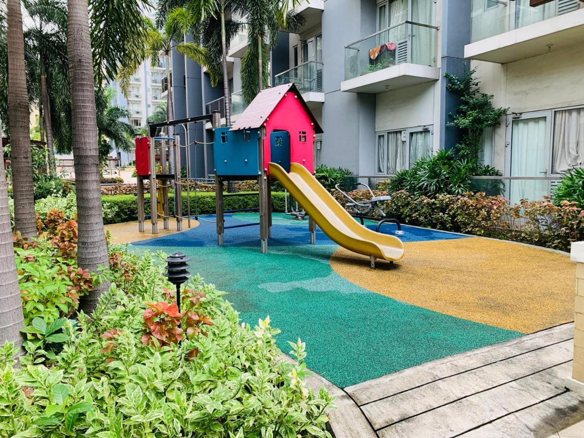 One Palm Tree Villas Condominium - Studio 2Nd Fl With Balcony - Across Terminal 3 Airport Pasay Exteriör bild