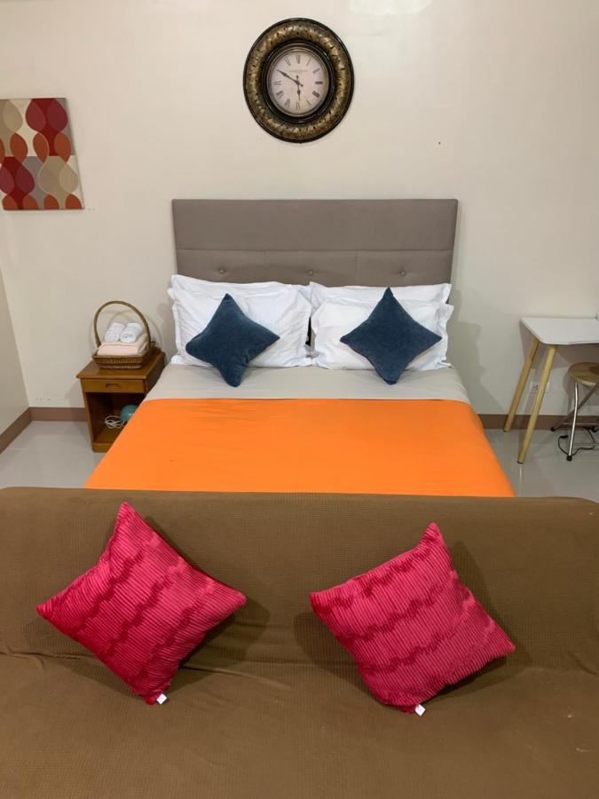 One Palm Tree Villas Condominium - Studio 2Nd Fl With Balcony - Across Terminal 3 Airport Pasay Exteriör bild