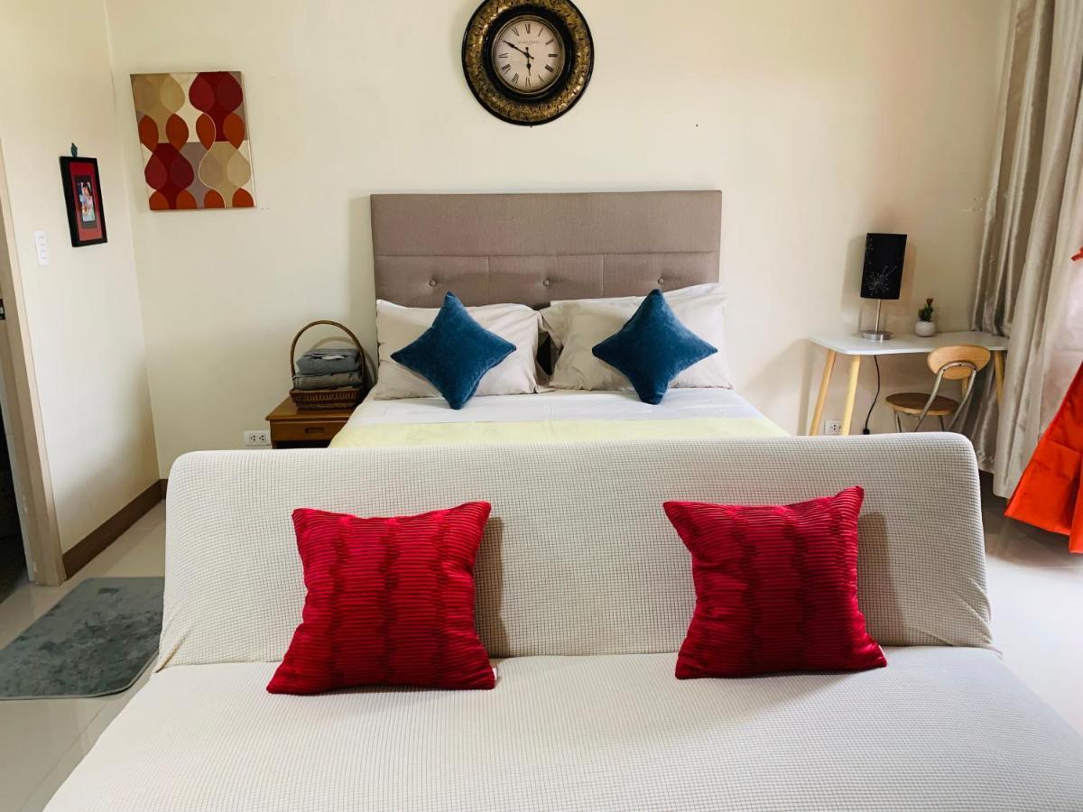 One Palm Tree Villas Condominium - Studio 2Nd Fl With Balcony - Across Terminal 3 Airport Pasay Exteriör bild