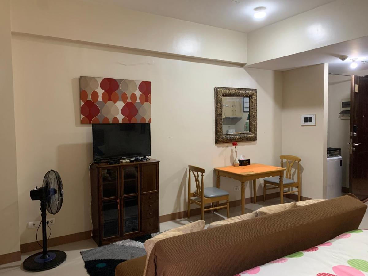 One Palm Tree Villas Condominium - Studio 2Nd Fl With Balcony - Across Terminal 3 Airport Pasay Exteriör bild