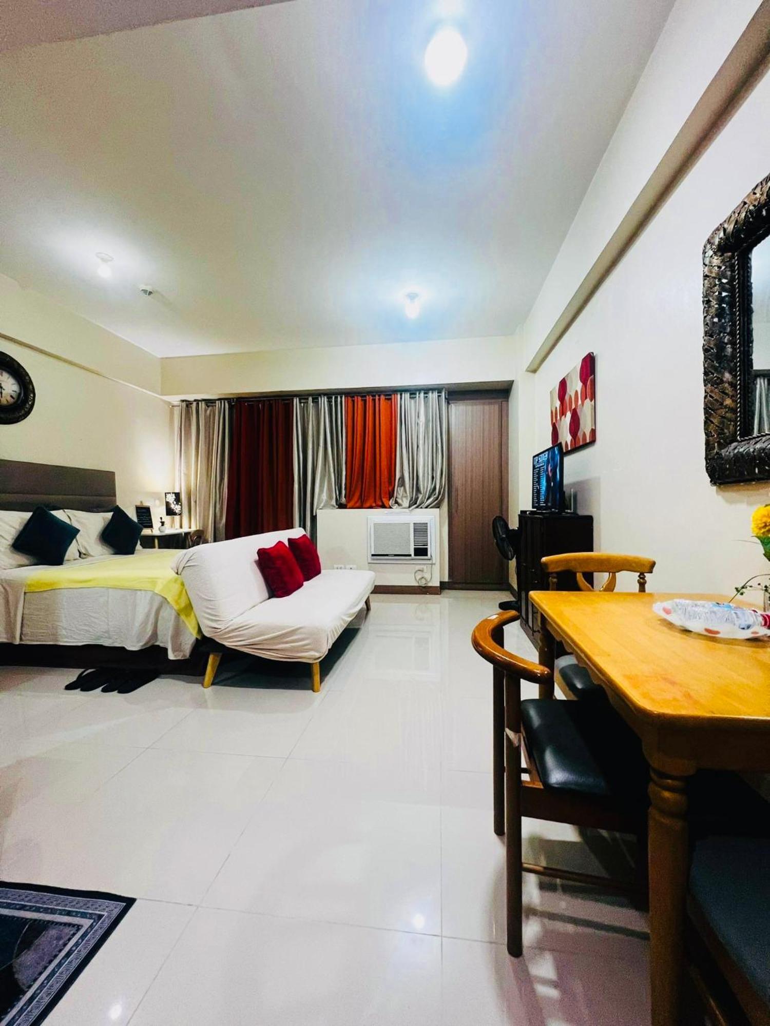 One Palm Tree Villas Condominium - Studio 2Nd Fl With Balcony - Across Terminal 3 Airport Pasay Exteriör bild