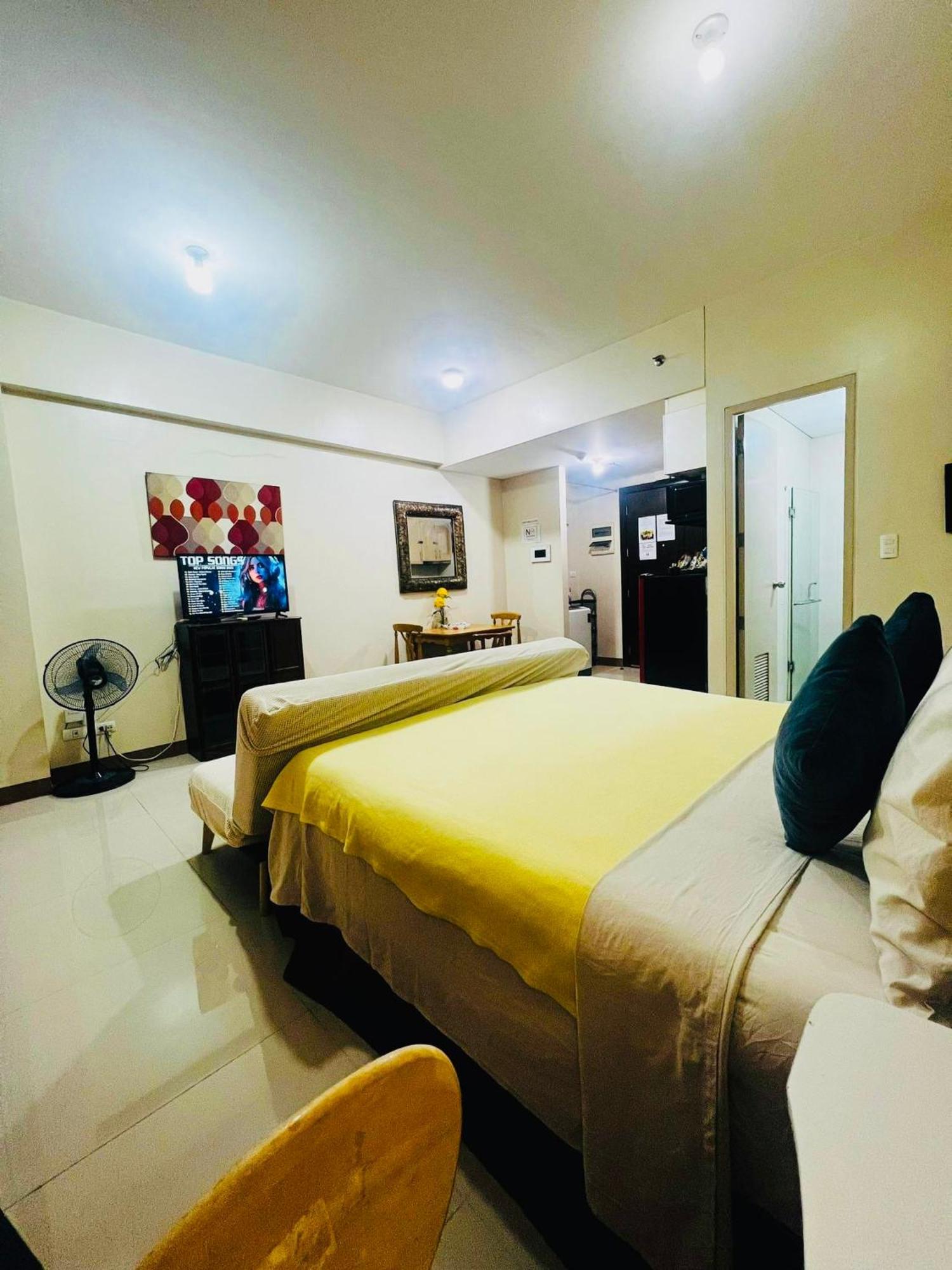 One Palm Tree Villas Condominium - Studio 2Nd Fl With Balcony - Across Terminal 3 Airport Pasay Exteriör bild