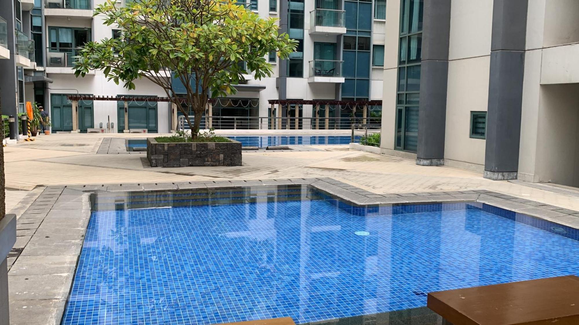 One Palm Tree Villas Condominium - Studio 2Nd Fl With Balcony - Across Terminal 3 Airport Pasay Exteriör bild