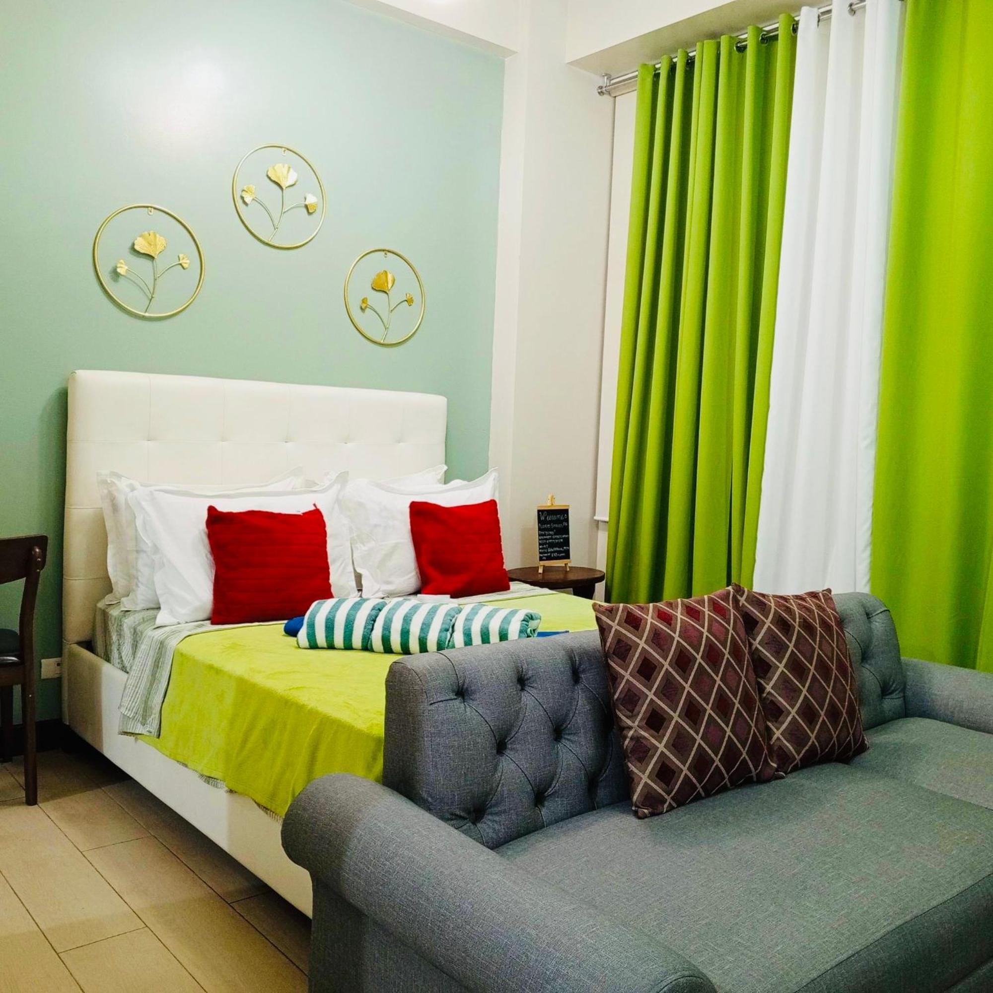 One Palm Tree Villas Condominium - Studio 2Nd Fl With Balcony - Across Terminal 3 Airport Pasay Exteriör bild