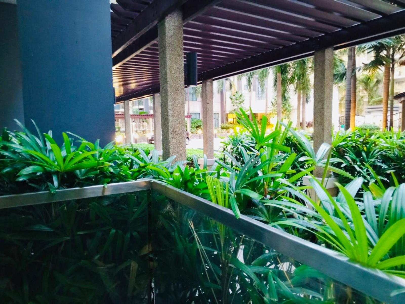 One Palm Tree Villas Condominium - Studio 2Nd Fl With Balcony - Across Terminal 3 Airport Pasay Exteriör bild