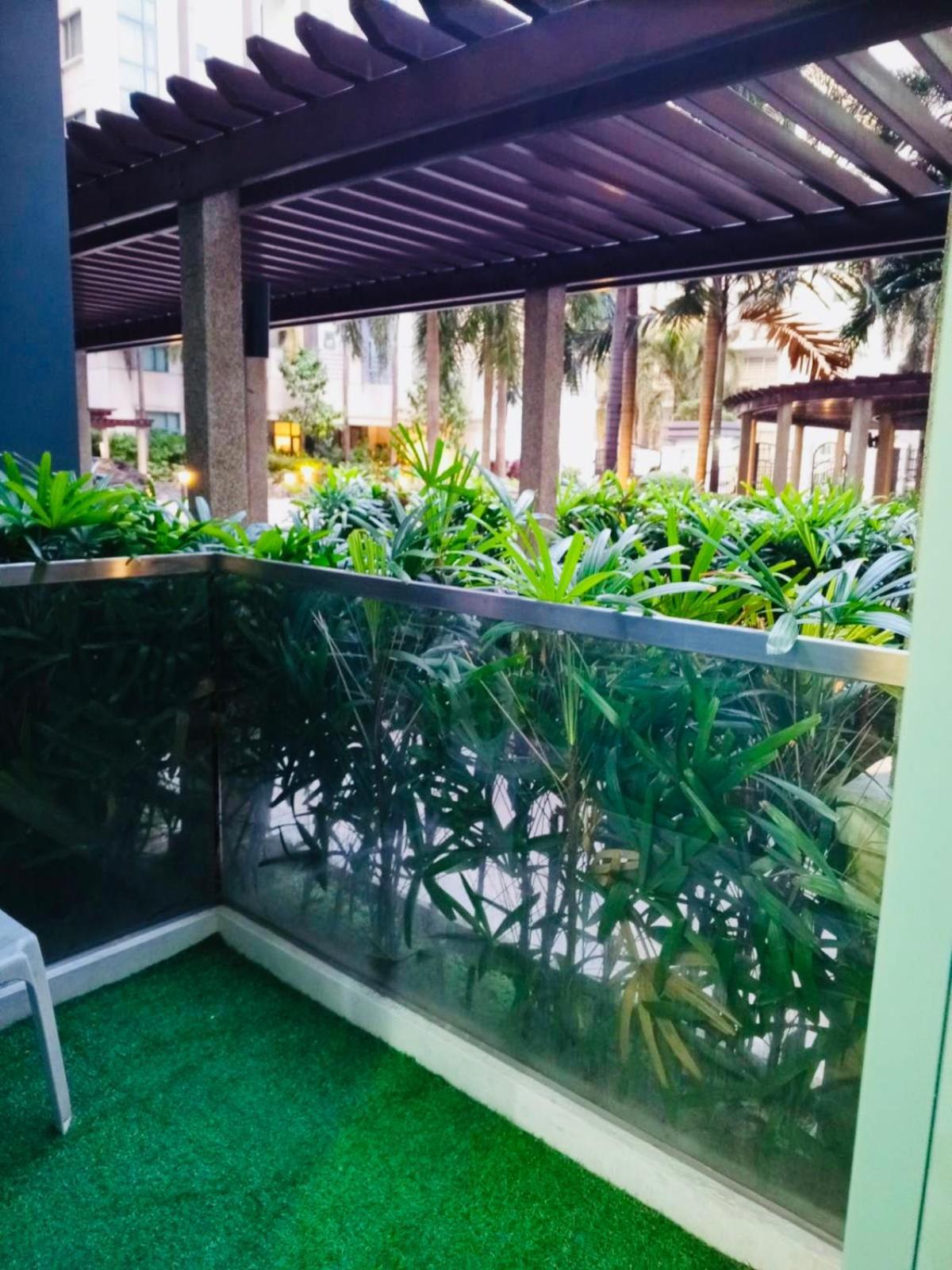 One Palm Tree Villas Condominium - Studio 2Nd Fl With Balcony - Across Terminal 3 Airport Pasay Exteriör bild