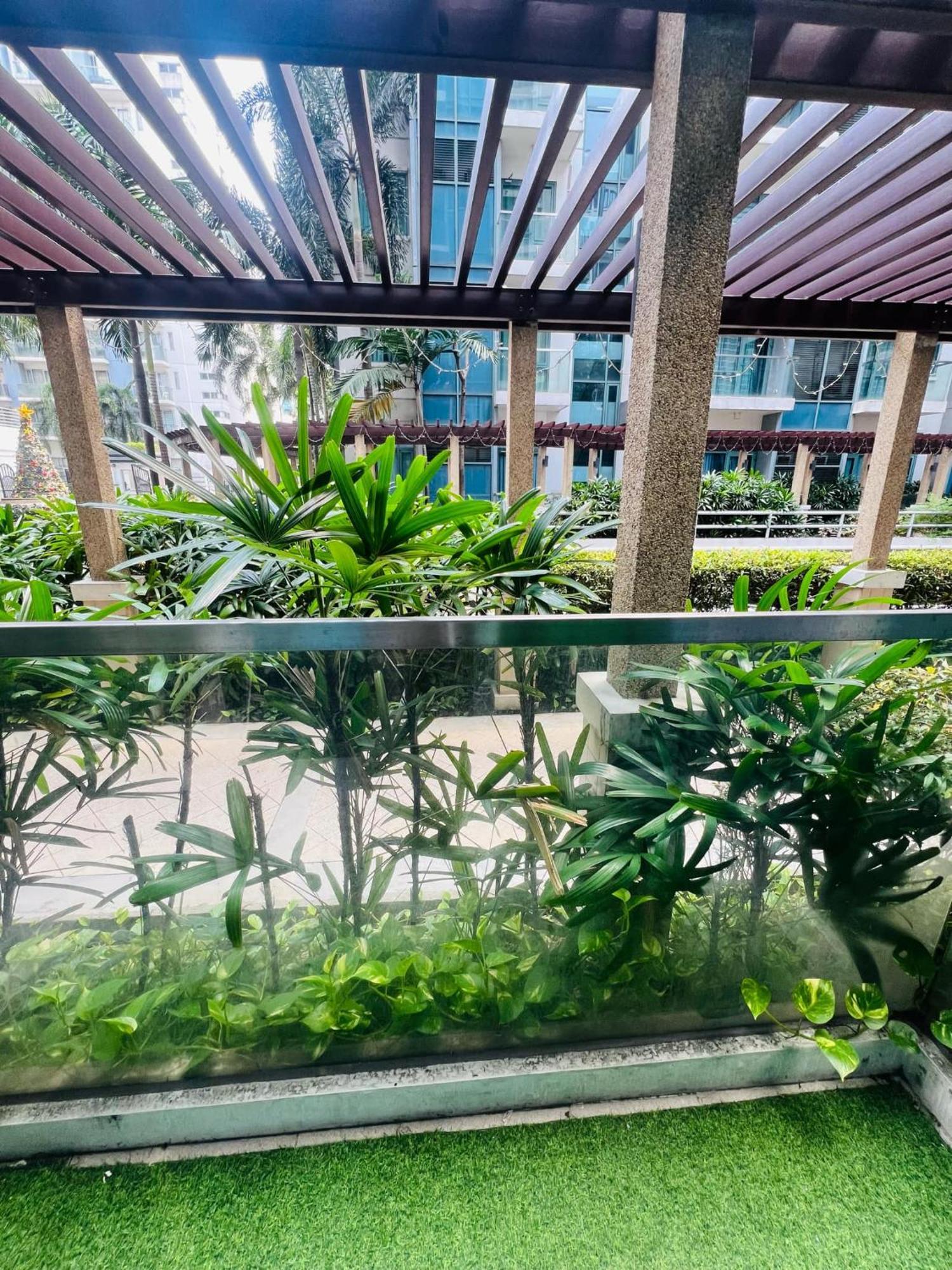 One Palm Tree Villas Condominium - Studio 2Nd Fl With Balcony - Across Terminal 3 Airport Pasay Exteriör bild