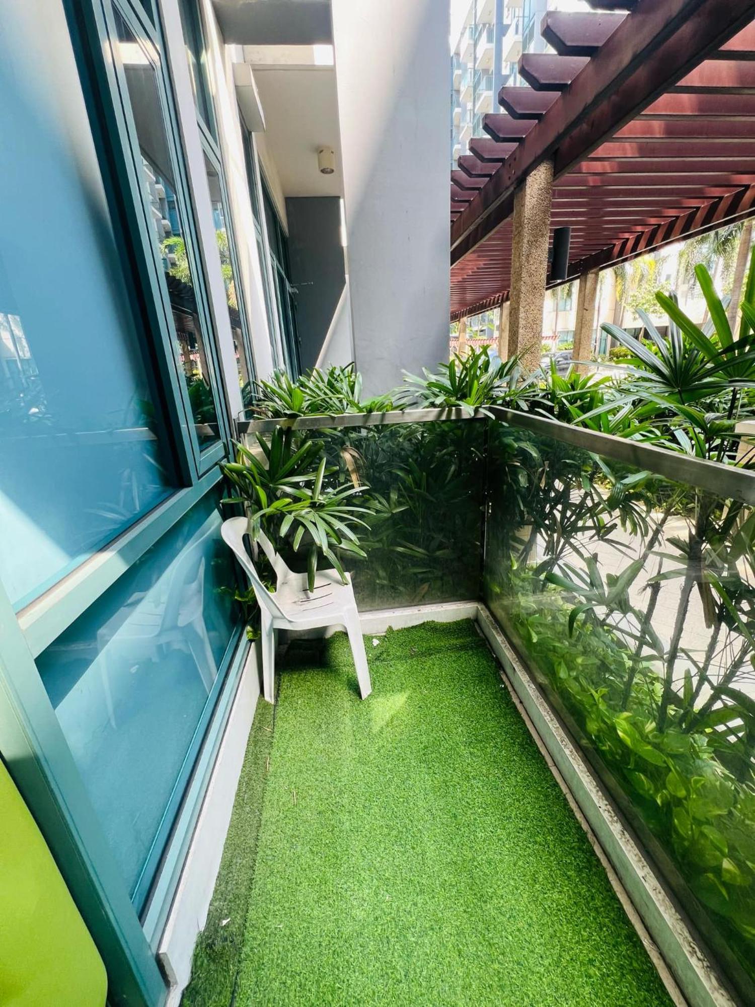 One Palm Tree Villas Condominium - Studio 2Nd Fl With Balcony - Across Terminal 3 Airport Pasay Exteriör bild