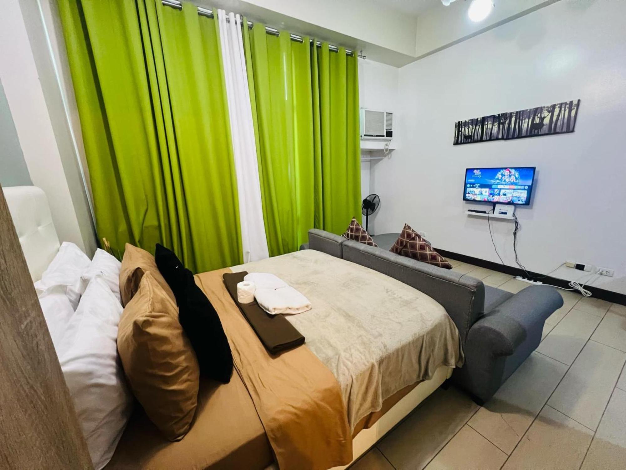 One Palm Tree Villas Condominium - Studio 2Nd Fl With Balcony - Across Terminal 3 Airport Pasay Exteriör bild