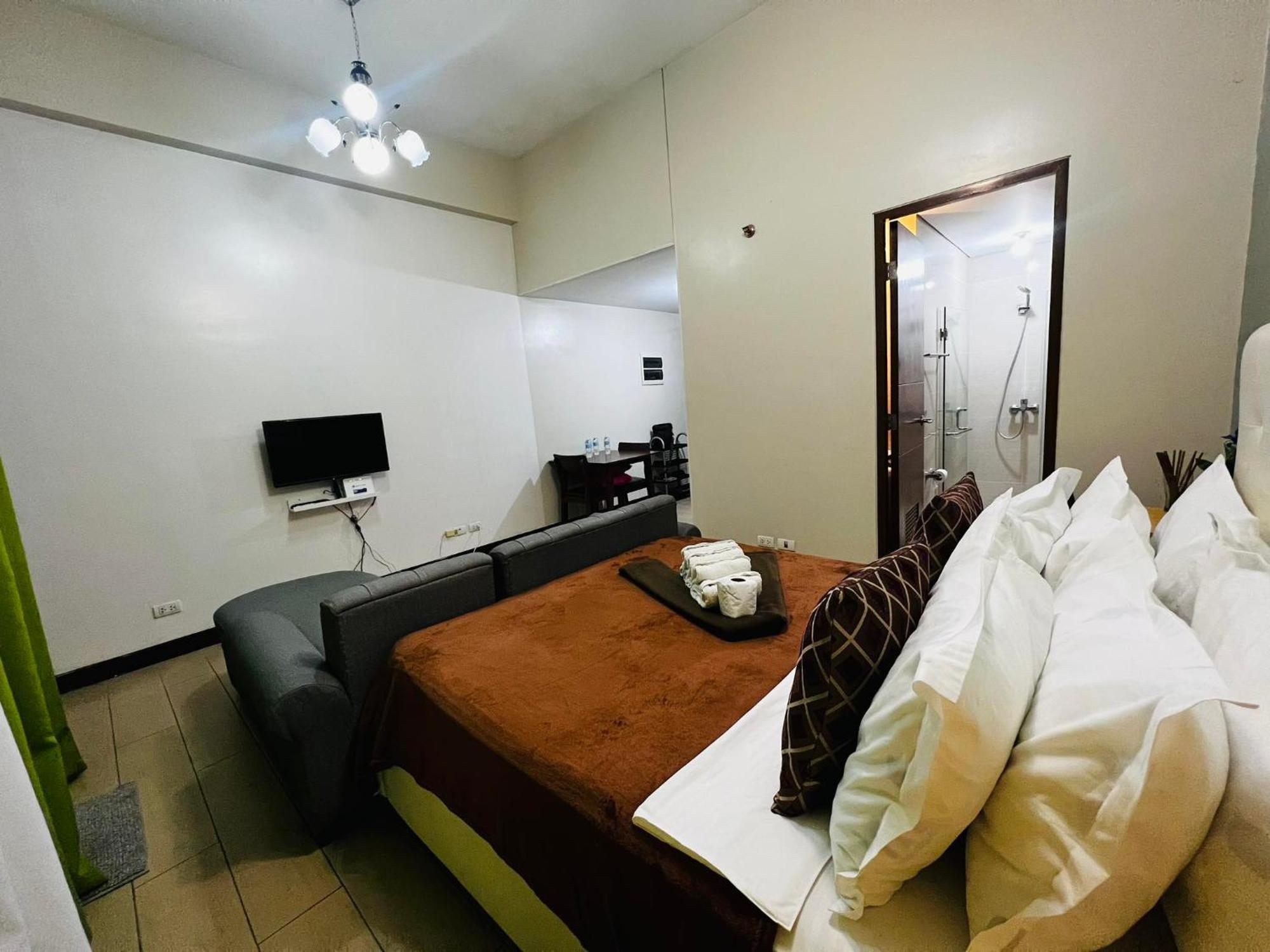 One Palm Tree Villas Condominium - Studio 2Nd Fl With Balcony - Across Terminal 3 Airport Pasay Exteriör bild