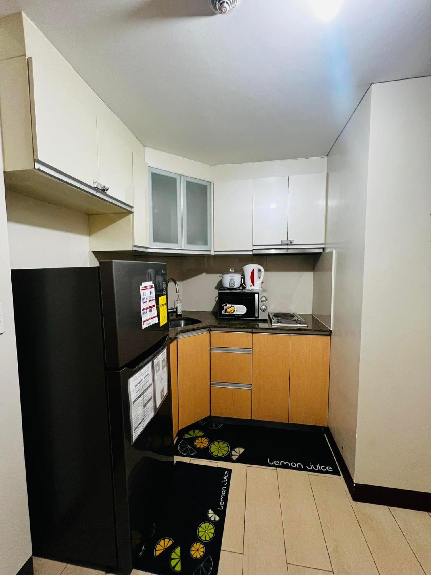 One Palm Tree Villas Condominium - Studio 2Nd Fl With Balcony - Across Terminal 3 Airport Pasay Exteriör bild