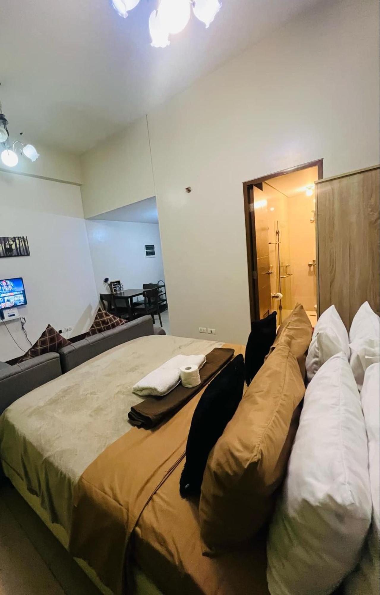 One Palm Tree Villas Condominium - Studio 2Nd Fl With Balcony - Across Terminal 3 Airport Pasay Exteriör bild