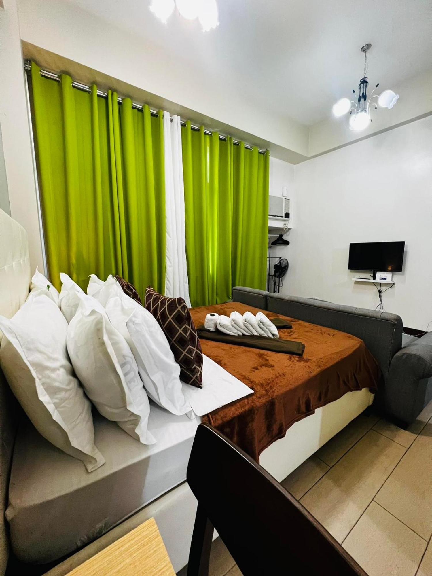 One Palm Tree Villas Condominium - Studio 2Nd Fl With Balcony - Across Terminal 3 Airport Pasay Exteriör bild