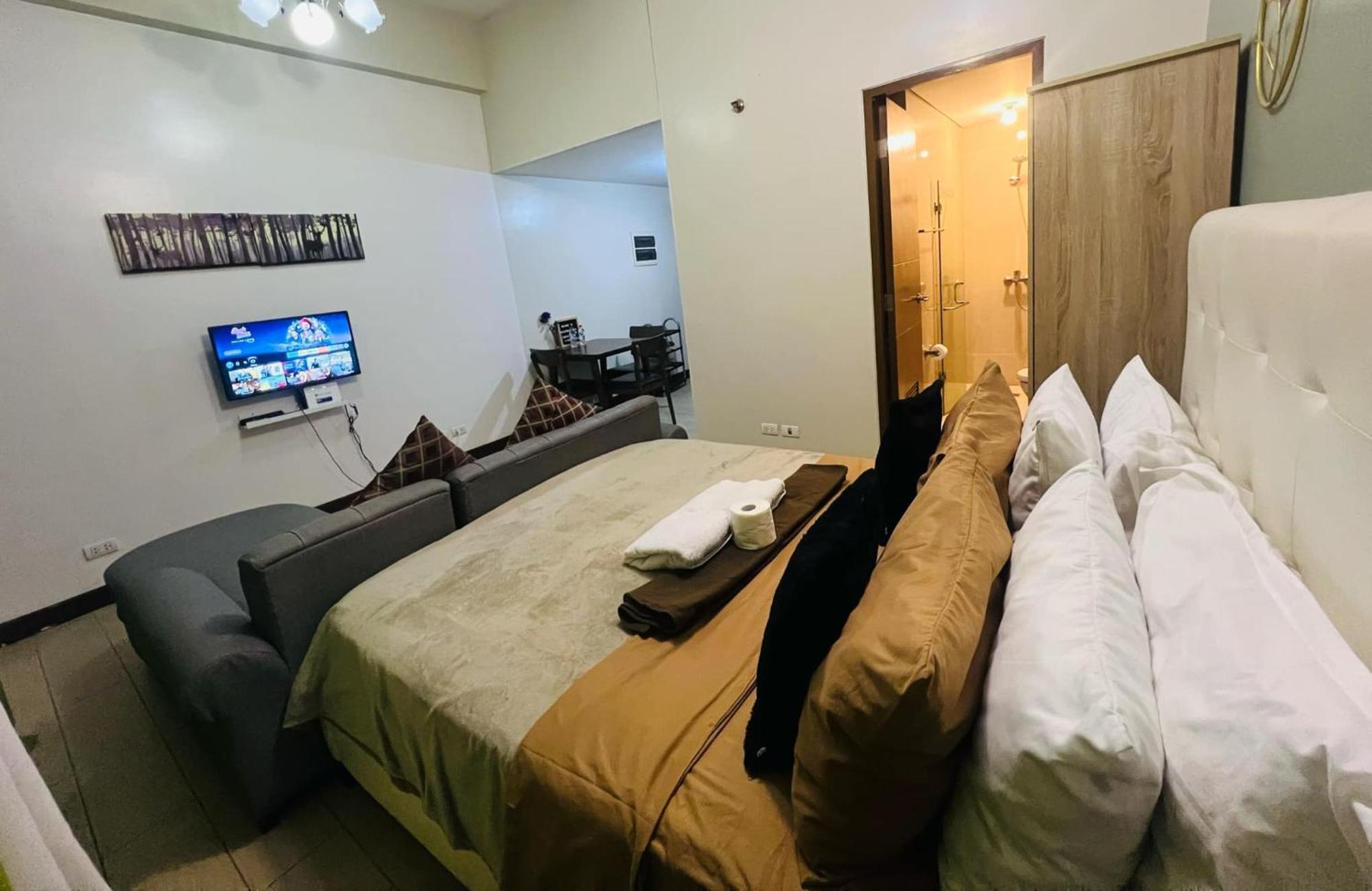 One Palm Tree Villas Condominium - Studio 2Nd Fl With Balcony - Across Terminal 3 Airport Pasay Exteriör bild