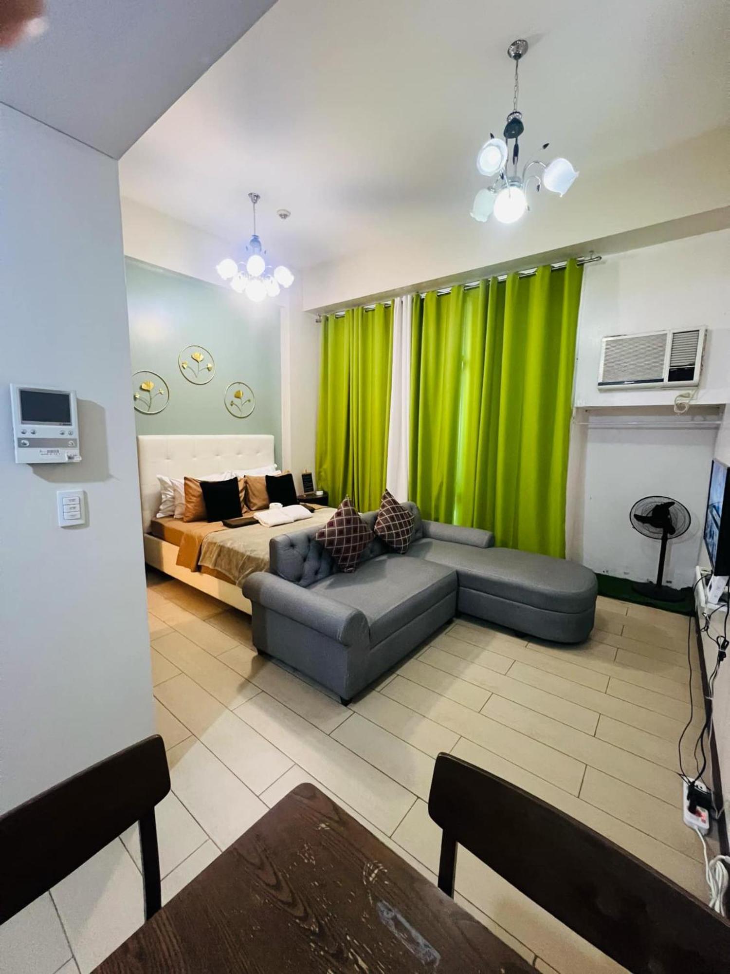 One Palm Tree Villas Condominium - Studio 2Nd Fl With Balcony - Across Terminal 3 Airport Pasay Exteriör bild